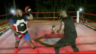 Deontay Wilder Late Night Training Session #BOMBZQUAD 💣💣💣