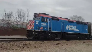 Metra Train going Inbound fast passing the Spaulding Junction, IL on a cloudy day. 4/28/22