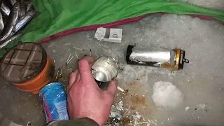 Зимняя рыбалка. Обогрев в палатке. Взрыв газового баллончика в палатке.