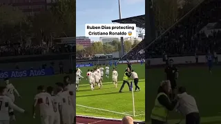 RUBEN DIAS PROTECTING CRISTIANO RONALDO FROM FAN #ronaldo #portugal #soccer #futbol