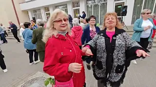 14.04.24г..."Давай в Деревню"... звучит на танцполе в Гомельском парке...