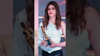 main tera boyfriend song 🎶 bollywood indian beautiful 🌸🥰 actress 🥰 kriti sanon new status #shorts