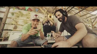 Manu Chao & Chalart58 feat. Josep Blanes - Me Provoca Te Ver (Videoclip oficial)