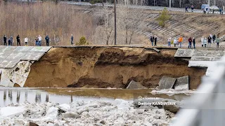 Земляная дамба разрушилась у моста в Томске из-за разлива реки | Паводок 2024