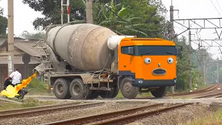 Ada Lagi aja !! Bis Tuyul, Truk Tanki, Truk Molen Dijalan Raya Berubah Jadi Si Tayo 😊🤣🤣