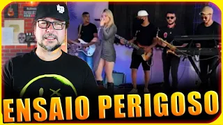 MELODY COPIA ARIANA GRANDE Positions em ASSALTO PERIGOSO by Marcio Guerra