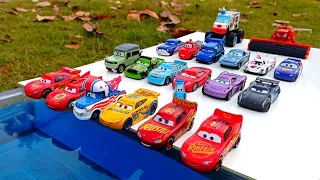 Disney Pixar Cars : Lightning Mcqueen, Jackson, Cruz, Mater, Hudson, Guido, Frank, Finn, Axlerod