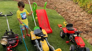 Yusuf’un bütün oyuncakları çamur olmuş😱Hortumla, deterjanla yıkayıp fırçaladı, tertemiz yaptı😍