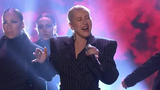 Christina Aguilera - Fall In Line (The Tonight Show Starring Jimmy Fallon) 2018
