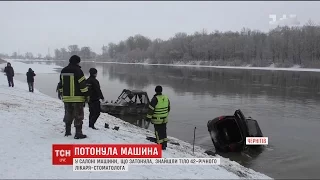 У Чернігові рятувальники знайшли у затонулому авто тіло чоловіка