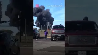 USA: Two vintage planes crash mid-air during Dallas air show