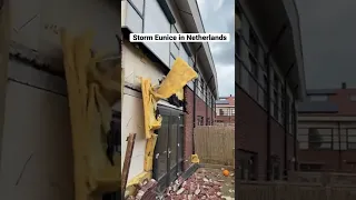Storm Eunice In Netherlands! 120 KmPH Speed , Wall tears apart due to storm wind 🌬