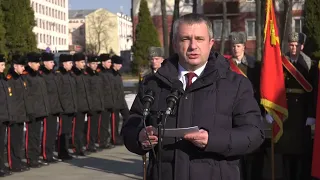 На площади Труда прошли торжественный митинг и церемония возложения цветов и венков к Вечному Огню