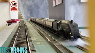 Hornby Sir Nigel Gresley with TRS Trains smoke