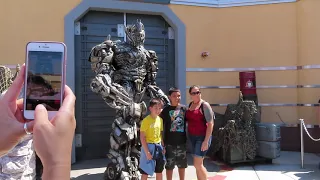 Megatron Speaks Spanish at Universal Studios Hollywood