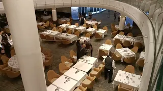 selesai kerja..semua staff restoran menjaga keberaihan restoran..kapal royal Caribbean spectrum ots.