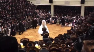 Spinka Rebbe Dancing Mitzvah Tantz @ Daughters Wedding