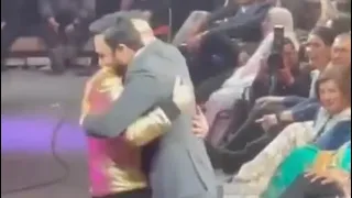 Full Video- Ahmed Ali Akbar Slaps Ahmed Ali butt and then hugs him at Hum Awards 2022