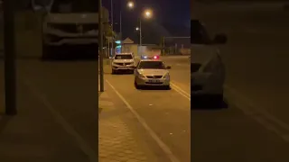 Парень ударил полицейского об асфальт.
