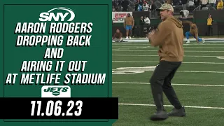 Aaron Rodgers drops back and throws before Jets vs. Chargers at MetLife Stadium | SNY