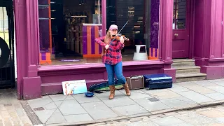 Violin street performer plays ‘Country Roads’ by John Denver