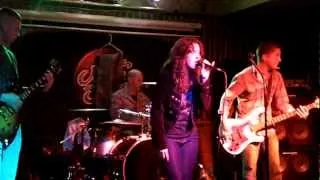 Frances O'Daniel Singing "Enter Sandman" Cover Metallica LIve