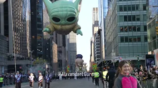 Macy's Thanksgiving parade 2022 6th avenue and 42nd street NYC gorgeous  people, beautiful balloons