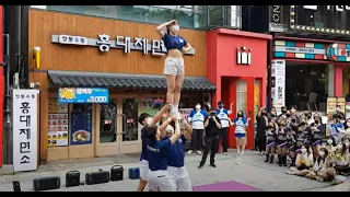 20220430 hongdae busking 좋아서하는 치어리딩(cheerleading) 홍대버스킹 03 - 한국체육대학 응원단