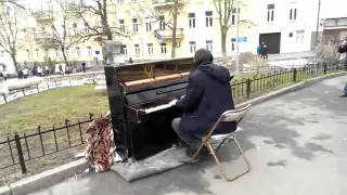Піаніст просто неба