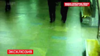 Life78 публикует видео, как курсант МВД бегал с ножом в метро