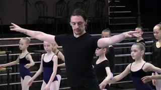 Sergei Polunin teaches ballet class in Sevastopol - centre exercises (14 minutes)
