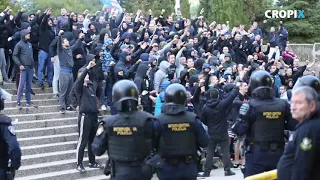 Torcida ispred stadiona Poljud navija za Hajduk