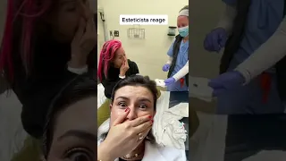 O que é isso dentro do ouvido dela? Esteticista reage