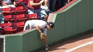 Young fan avoids interfering with fair ball