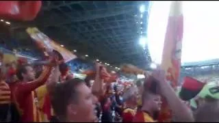 Hissez haut les drapeaux dans le parcage visiteur au match Nantes-Lens