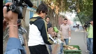 Watch Amitabh Bachchan cleans Mumbai streets