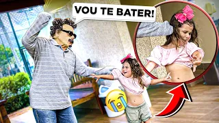 O VELHO BARBUDO DEU UM TAPA NA CARA DA MINHA IRMÃZINHA! (não acredito)