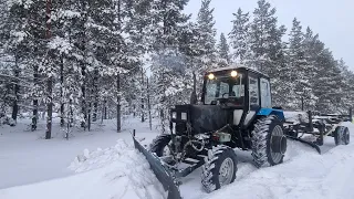 Обслуживание зимней дороги в Якутии