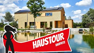 Haustour: Gesundes Holz-Fertighaus mit Tiny House-Anbau von Baufritz | Hausbau Helden