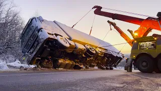 Перекрыли федеральную трассу. Постановка на колеса груженого автопоезда.