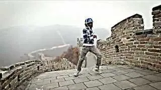 Танец под дабстеп на Великой Китайской стене