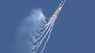 EPIC F-22 RAPTOR COBRA MANEUVER DEMO WITH FLARES!!!  WINGS OVER WAYNE AIR SHOW 2023