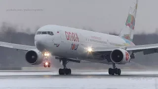 Боинг 767-300ER Азур Эйр в ливрее "Анекс Тур" садится в аэропорту Санкт-Петербурга.