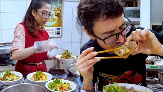 🇻🇳 How Is Bún Bò Huế NOT Vietnam's Most Famous Noodle? (SURPRISED EATING THIS!!)