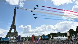 Francia recibe a París 2024 con una bandera virtual en la Torre Eiffel y Marsellesa desde el espacio