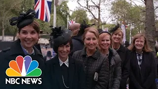 Mourners From Houston, Texas, Wait To Watch Queen Elizabeth II's Funeral