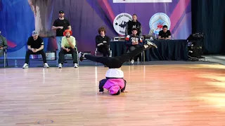 bgirl Nyusha vs bgirl Anna - брейкданс чемпионат г.Москва