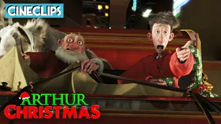 Flying Through Toronto | Arthur Christmas | CineClips