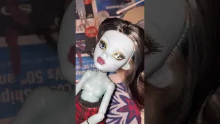 g3 Frankie gets a makeover / repainting monster high doll