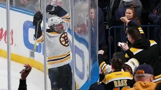 Sean Kuraly pokes home OT winner for Bruins